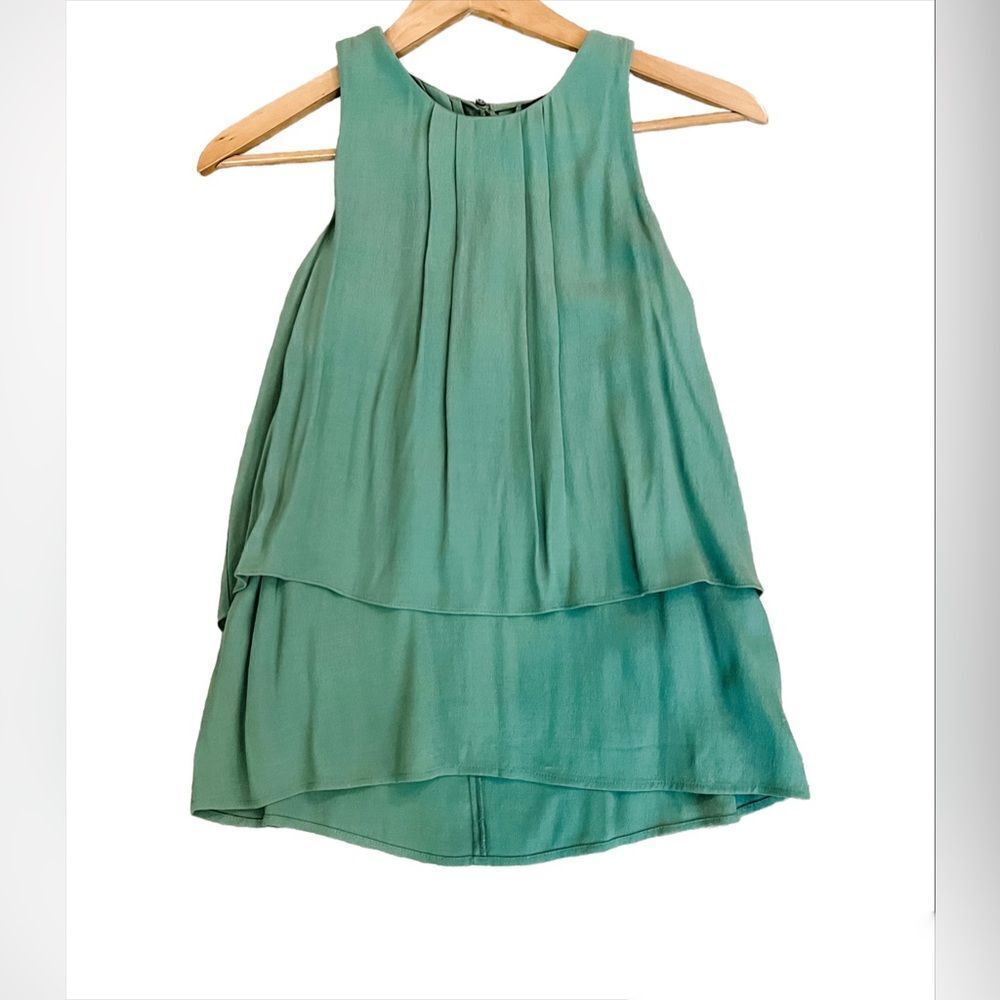 J. Crew Women's Double Layer Sleeveless Blouse
Top Fern Green Keyhole Back Sz 00